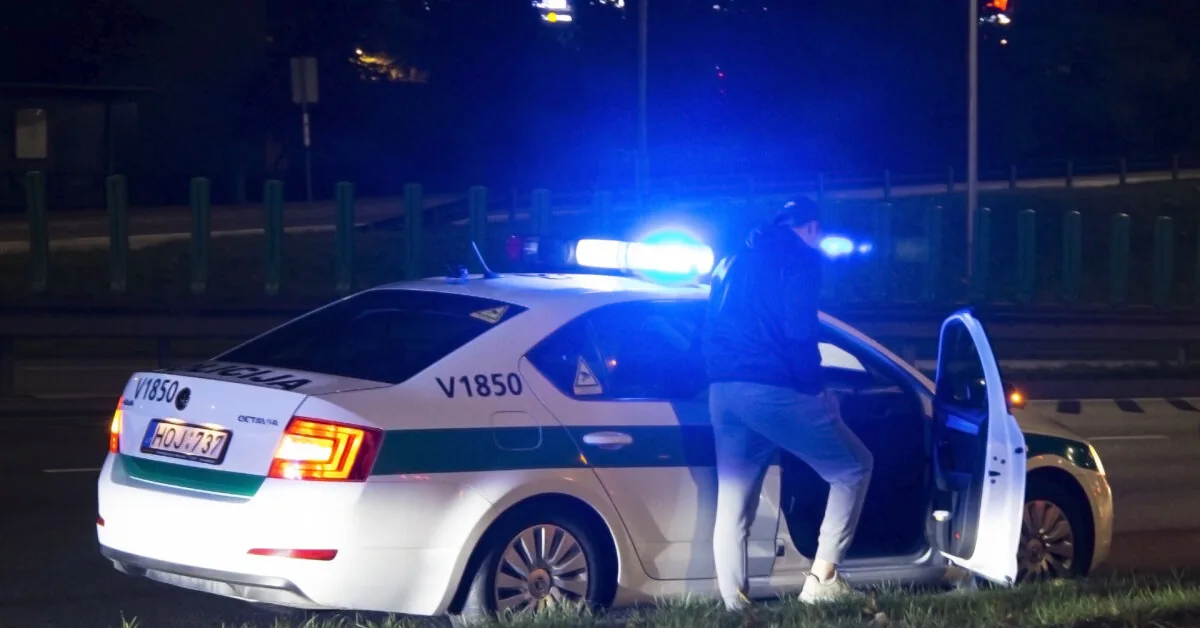 In Radviliškis district, a car driven by a drunk soldier crashed into a tree, a passenger was injured