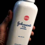 „Johnson & Johnson“ sumokės milijardus, kad užbaigtų dešimtmetį trukusį ginčą