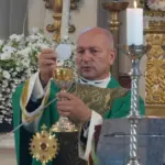 Famous priest published a photo from home – thousands reacted: "The whole family together"