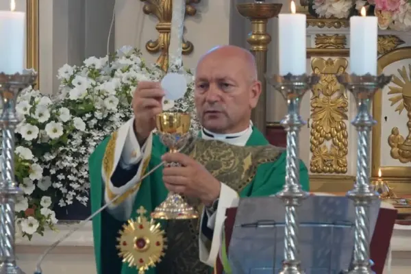 Famous priest published a photo from home – thousands reacted: "The whole family together"