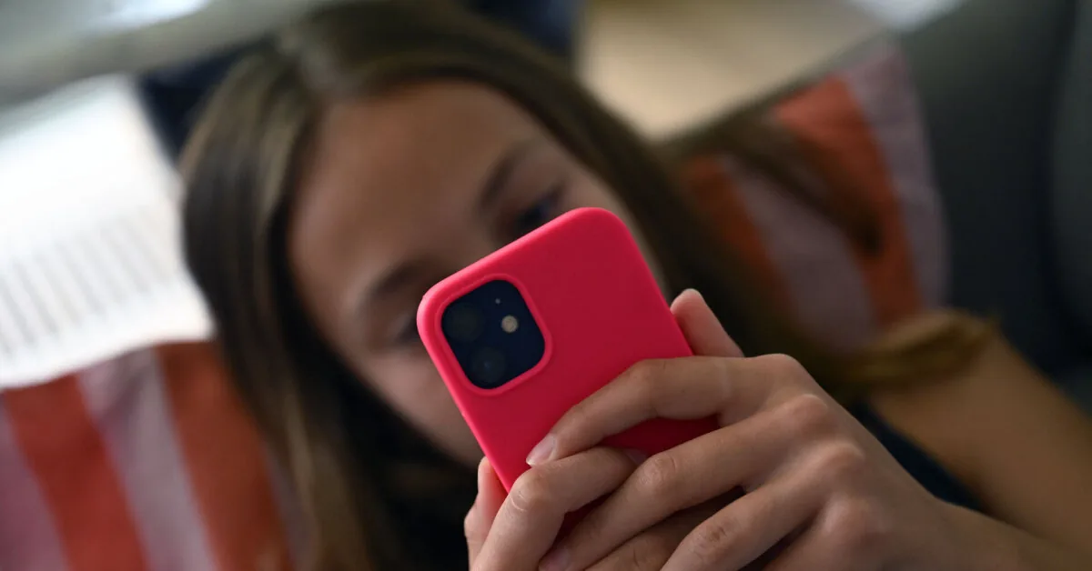 Social networks for children: France approaches a strict limit