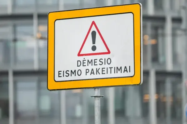 Eismo ribojimai Vilniaus centre: prasideda nuotekų tinklų statybos darbai