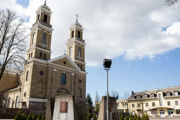 The remains of Soviet soldiers are being exhumed from the center of Vievis