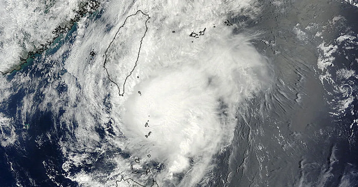 As Typhoon Noul approaches, China evacuates over a third of a million people