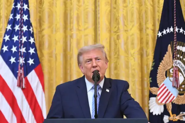 Short teleprompter operator bet on his speeches – earned more than 100 thousand dollars
