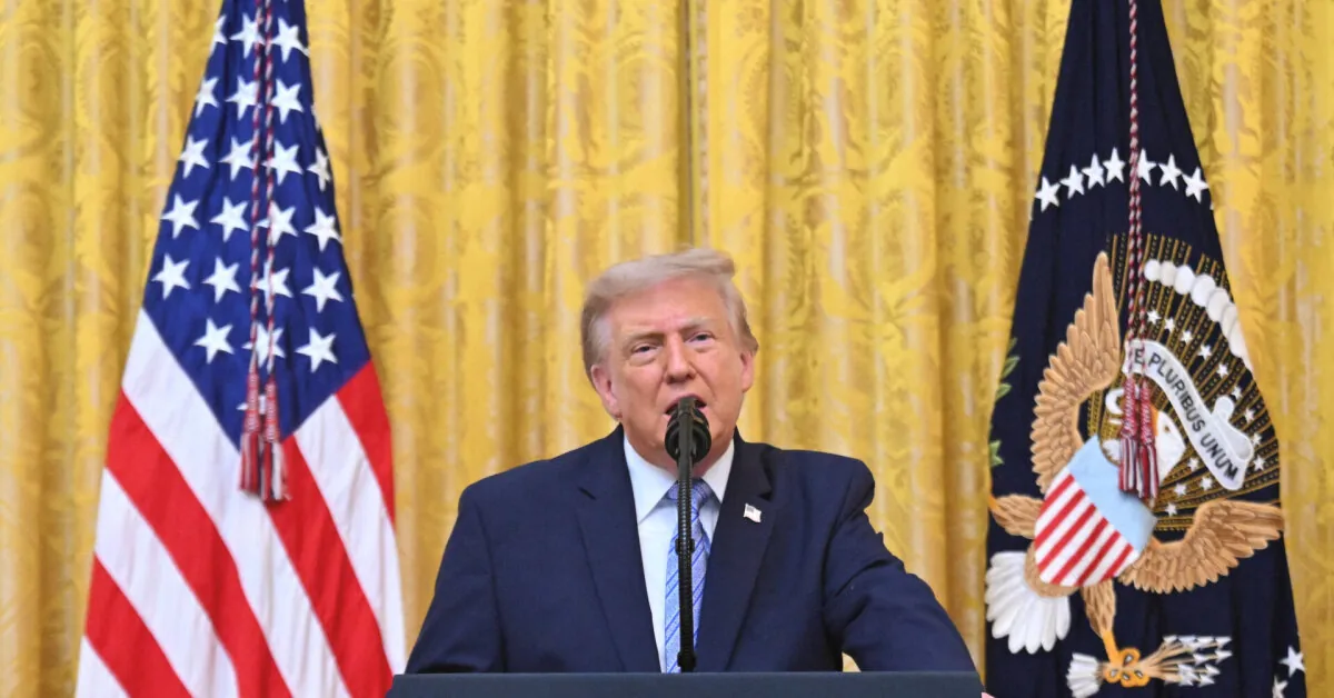 Short teleprompter operator bet on his speeches – earned more than 100 thousand dollars