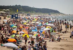 Palanga vacationers enjoy a hot Saturday by the water
