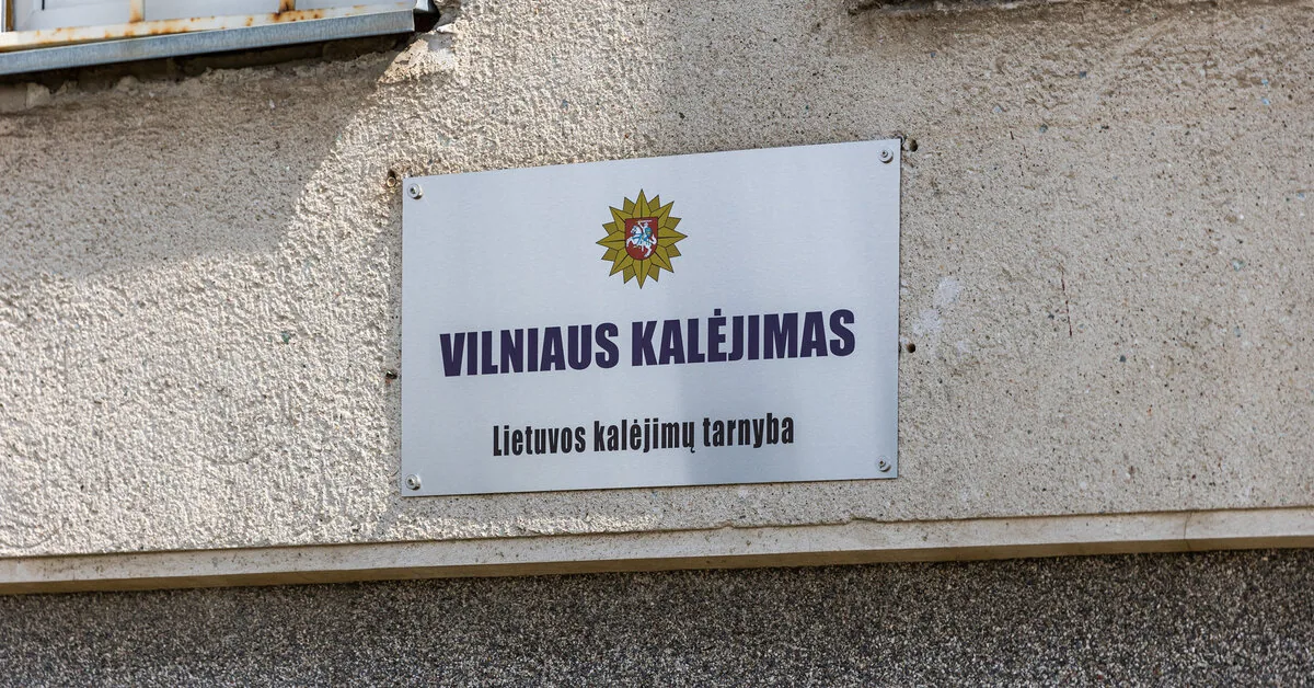 Two intoxicated officers arriving at work suspended in Vilnius prison
