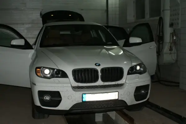 Shot, damaged a luxury BMW: suspects arrested for attempted murder in Šiauliai