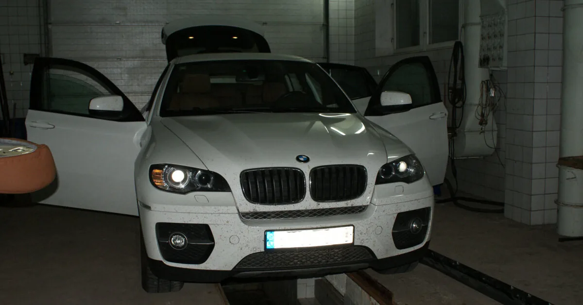 Shot, damaged a luxury BMW: suspects arrested for attempted murder in Šiauliai