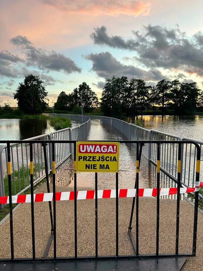 Braniewo fire and rescue service photo./Overflowing ponds in Braniewo, Warmian-Masurian Voivodeship