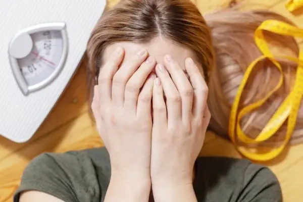 You eat completely healthy, but your weight isn't budging? Be concerned – here's what you're doing wrong