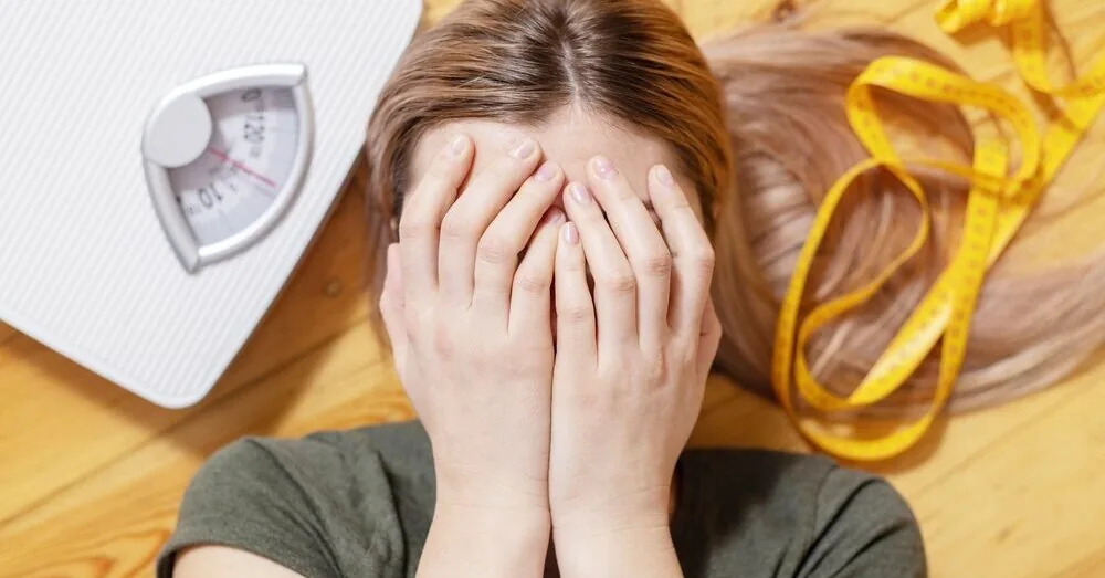 You eat completely healthy, but your weight isn't budging? Be concerned – here's what you're doing wrong