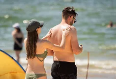 Palanga vacationers enjoy a hot Saturday by the water