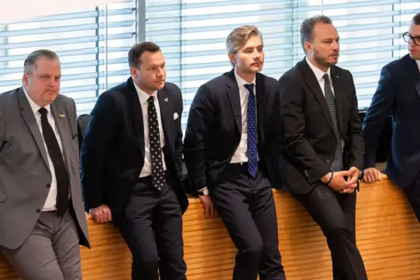 In the newly formed Government – it's already vacation time: half of the ministers will be resting