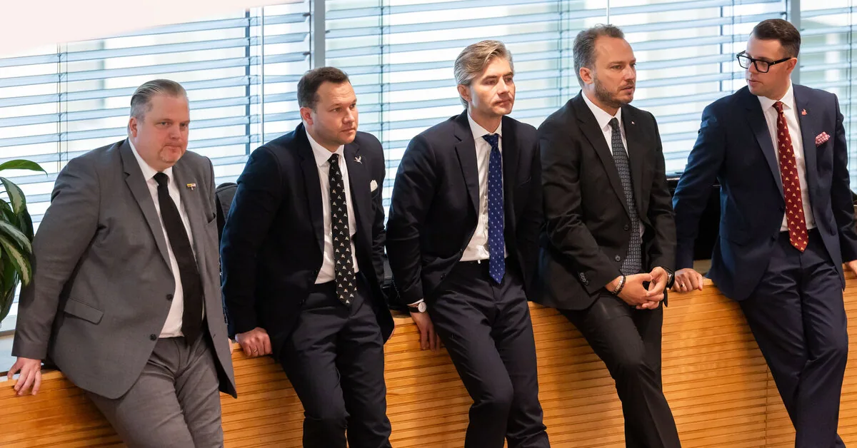 In the newly formed Government – it's already vacation time: half of the ministers will be resting