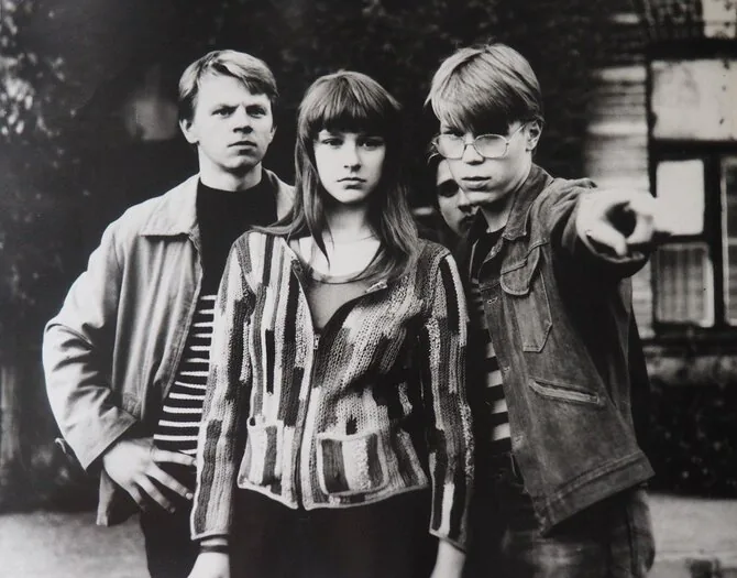 LTMKM photo/Film „Children from the America Hotel“. Film frame. „Driver“ – Rolandas Kazlas, Rina – Gabija Jaraminaitė, „Jagger“ – Augustas Šavelis