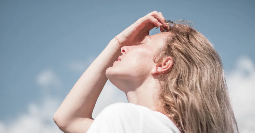 Clothes in the heat: why white color doesn't always help?