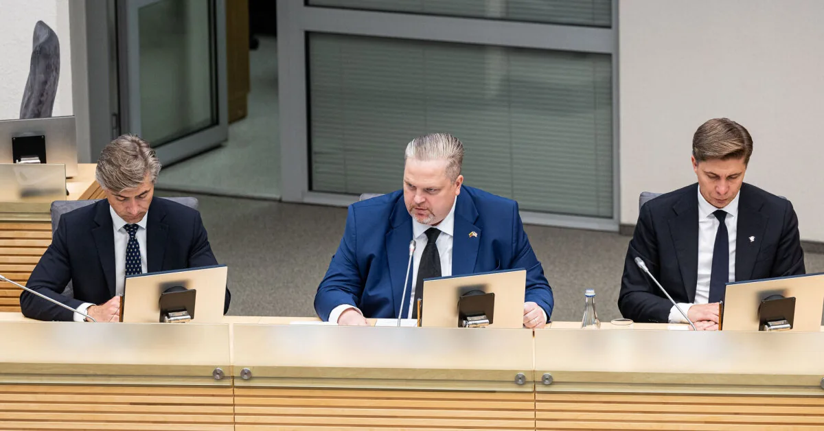Taurimas Valius – awkward situation: the seat to the right of Sinkevičius is already taken