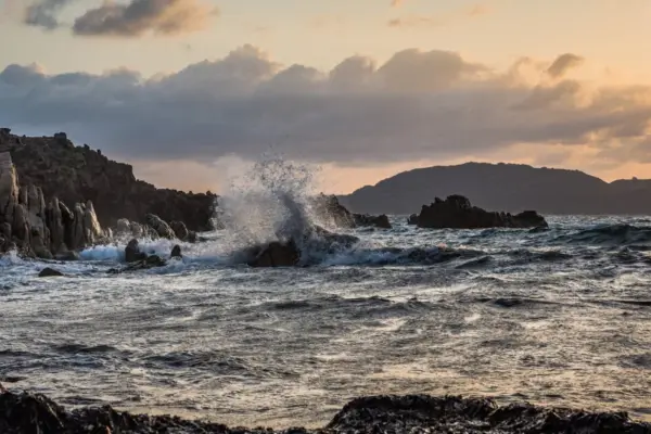 Mysterious disappearance of a woman on a beautiful holiday island: went for a swim and never returned