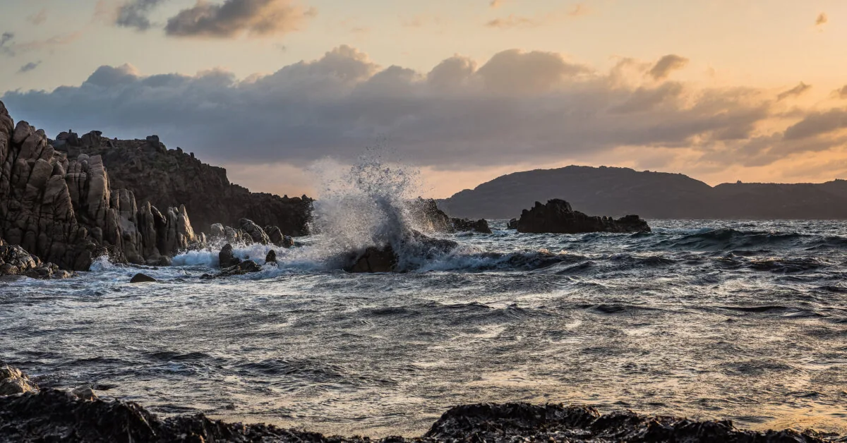 Mysterious disappearance of a woman on a beautiful holiday island: went for a swim and never returned