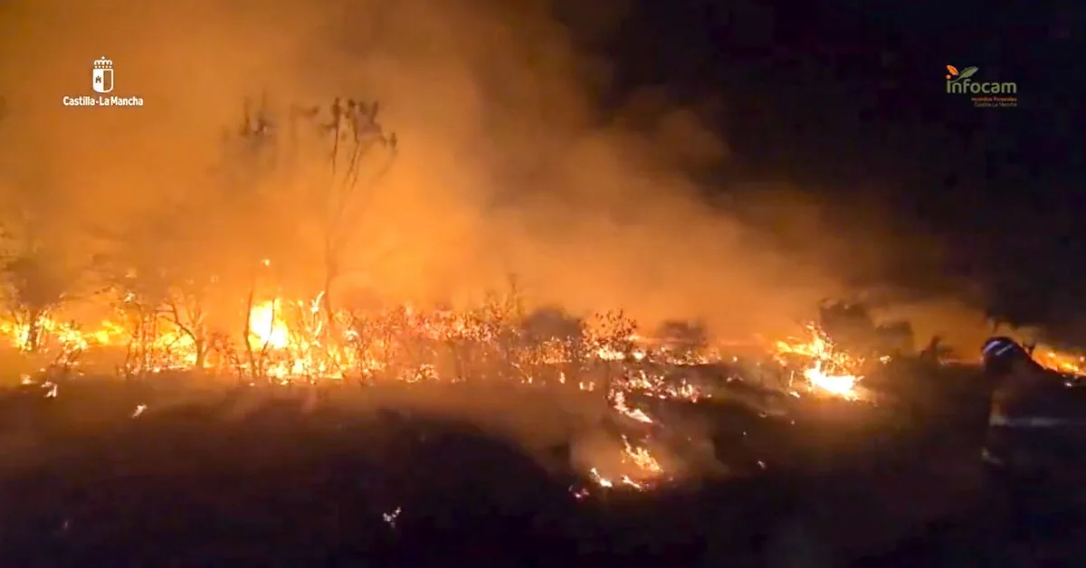 Hundreds of people evacuated in Spain due to a new large forest fire