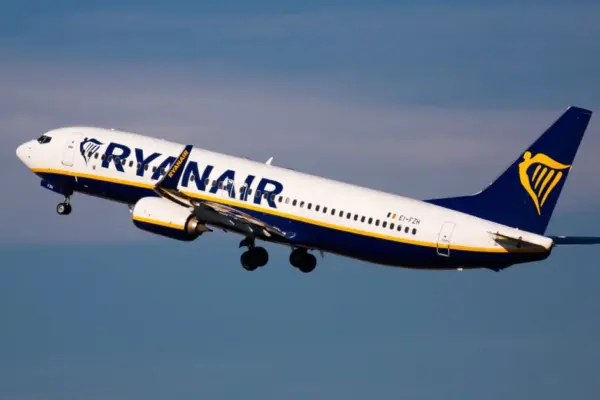 It becomes clear why the window broke during the flight, through which a Ryanair passenger was almost pulled out