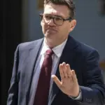 Andy Burnhamas išrinktas naujuoju leiboristų lyderiu ir taps JK premjeru