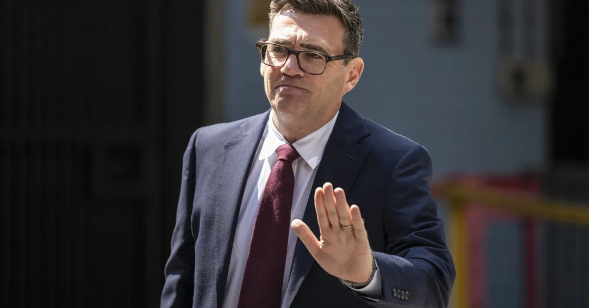 Andy Burnhamas išrinktas naujuoju leiboristų lyderiu ir taps JK premjeru