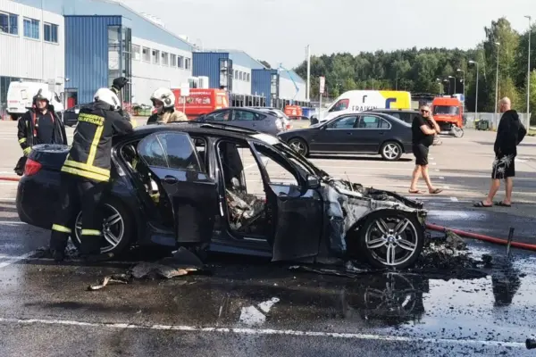 Kaune supleškėjo du automobiliai, įtariamas padegimas