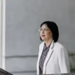 The Minister of Education says she will support the president's veto on the threshold for tenth graders