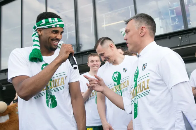 Josvydas Elinskas / 15min photo/Brandon Davies and Šarūnas Jasikevičius
