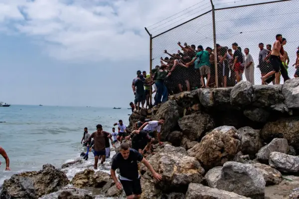 Dramatic scenes: thousands of people broke through from Morocco into Spanish-controlled Ceuta
