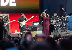 Emeli Sande at the Sea Festival concert