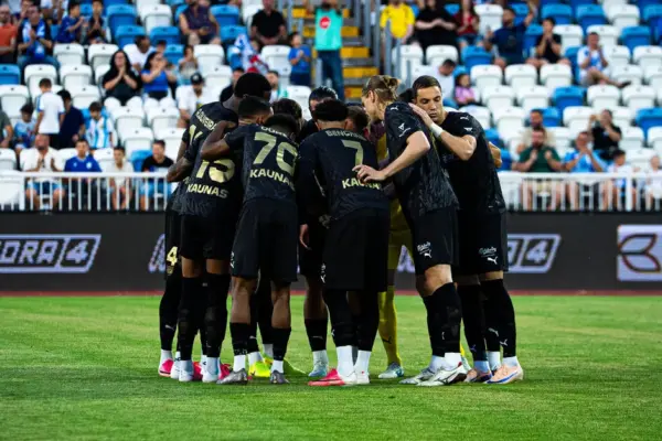 The triumphant Žalgiris players both rejoiced and poured out their frustration over football being pushed out of the stadium again