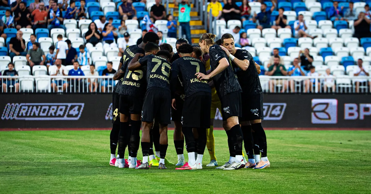 The triumphant Žalgiris players both rejoiced and poured out their frustration over football being pushed out of the stadium again