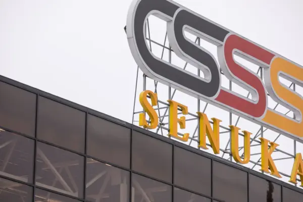A Senukai logo spotted in Belarus surprised: the company claims it is used illegally