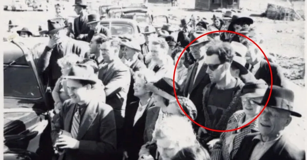 A photo taken in 1941 still stirs passions: do you notice something unusual?
