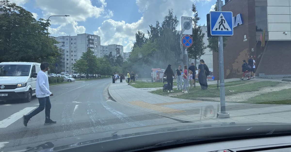 Šeškinės Street – lots of smoke and services: hot incident contained