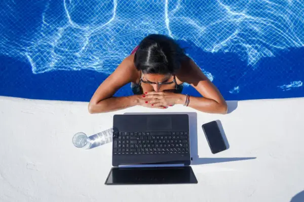 From the call to disciplinary action: how to act when an employee "disappears" during vacation?