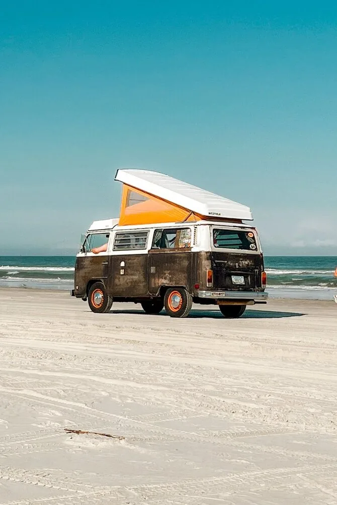 Pexels photo/Camper on the beach