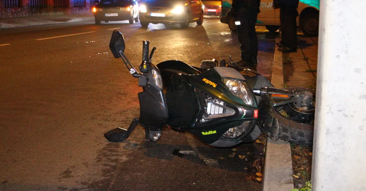 Accident in Kaunas: a minor's moped crashed into a scooter rider