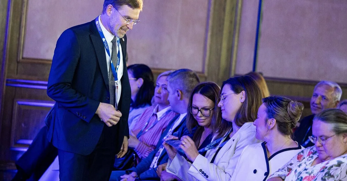 At the Democrats' convention, Linas Kukuraitis thanked Saulius Skvernelis, compared the party to apostles