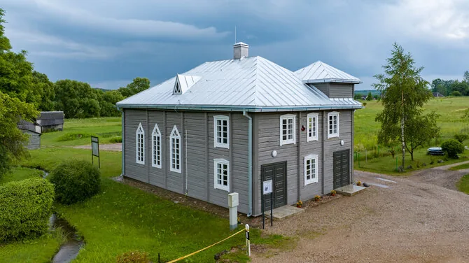 Vidmanto Balkūno nuotr. / fotozeme.lt/Kurklių sinagoga po restauracijos (2024 m.), Anykščių rajonas