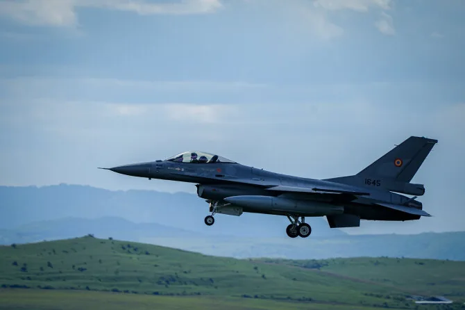 F-16 fighter / Kay Nietfeld / dpa/picture-alliance