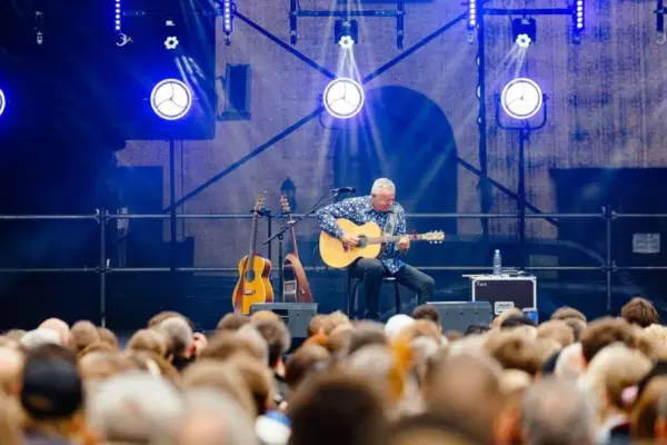 The concert series of the Great Kristupas Festival was opened by the world-renowned guitarist Tommy Emmanuel