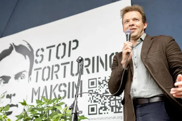 A former political prisoner who took down his poster at the Belarusian embassy called to fight for others as well
