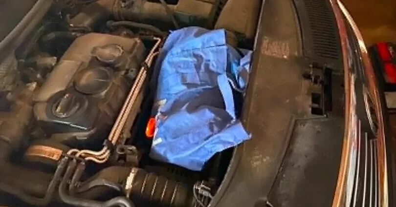 The driver was most afraid that the police would ask to lift the engine hood: that's exactly what happened