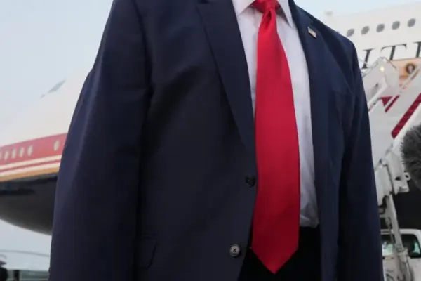Donaldas Trumpas žada „pasirūpinti“ husiais, jei jie blokuos Saudo Arabijos uostus