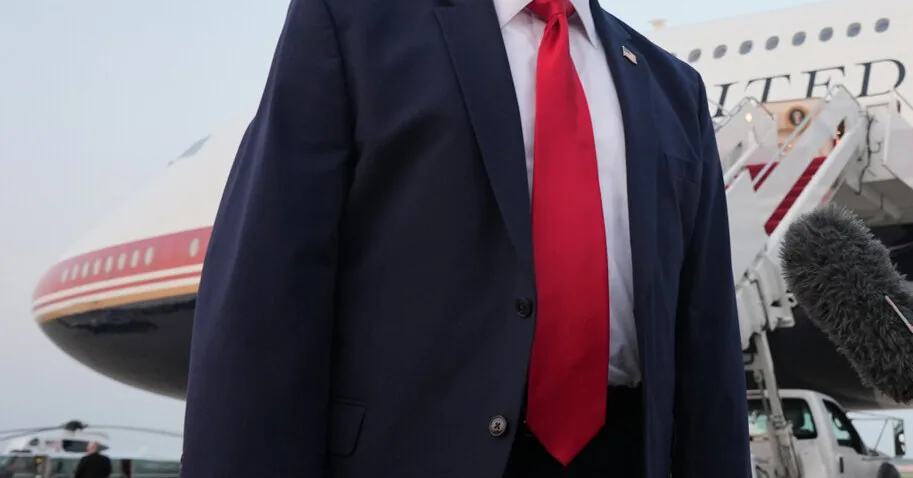 Donaldas Trumpas žada „pasirūpinti“ husiais, jei jie blokuos Saudo Arabijos uostus
